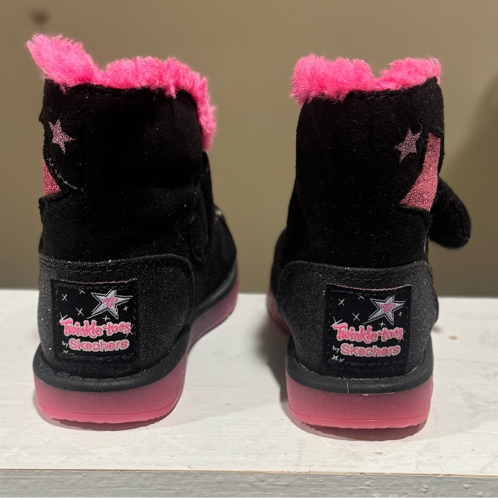 Skechers Twinkle Toes Black with Hot Pink Faux Fur & Stud Accents Kids Boots NEW - Picture 4 of 8